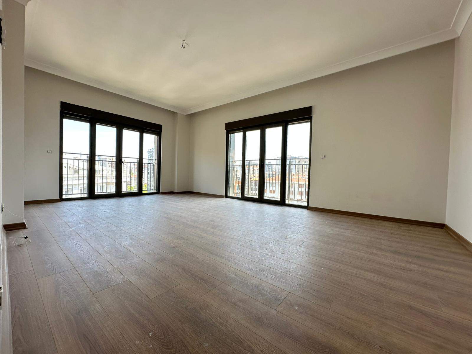 ERENKÖY DİVANIN SOKAĞINDA ÖNÜ AÇIK YENİ BİNA EBEVEYNLİ