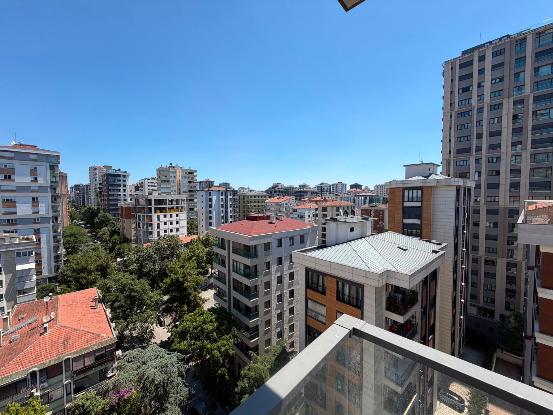 GÖZTEPEDE VARONDAN BAĞDATA 8.BİNA 135M2 3+1 BALKONLU SIFIR